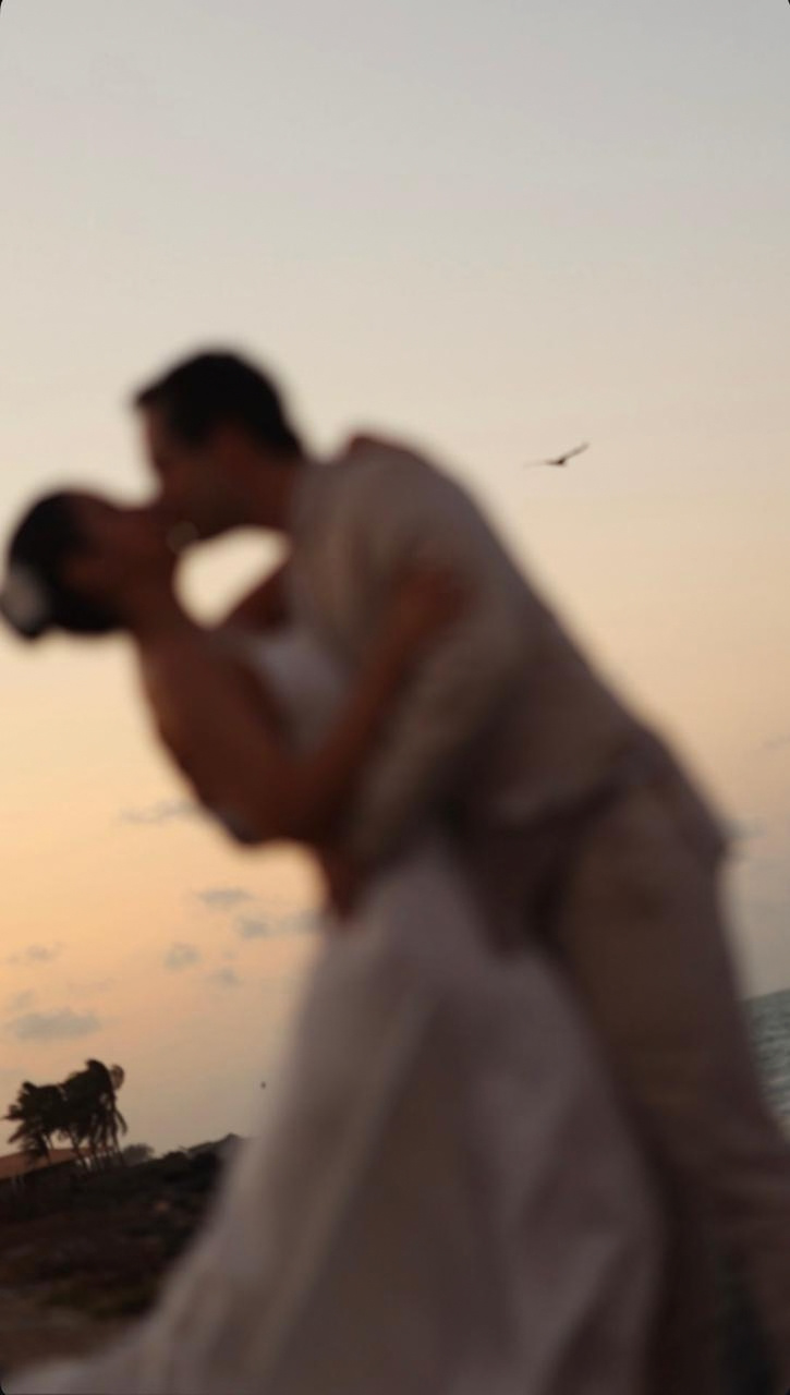 Casal em um momento ao entardecer